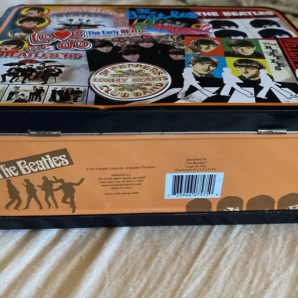 The Beatles Tin Lunchbox 2012 Apple
Corps Vandor LLC Item #64770
Collectible - Picture 2 of 8
